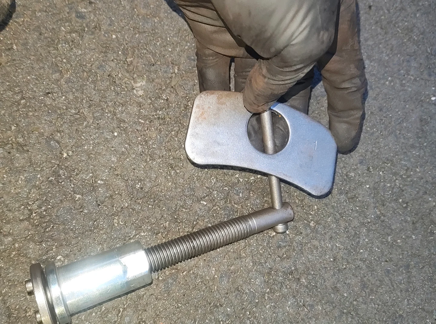 Before threading part onto brake caliper retraction tool