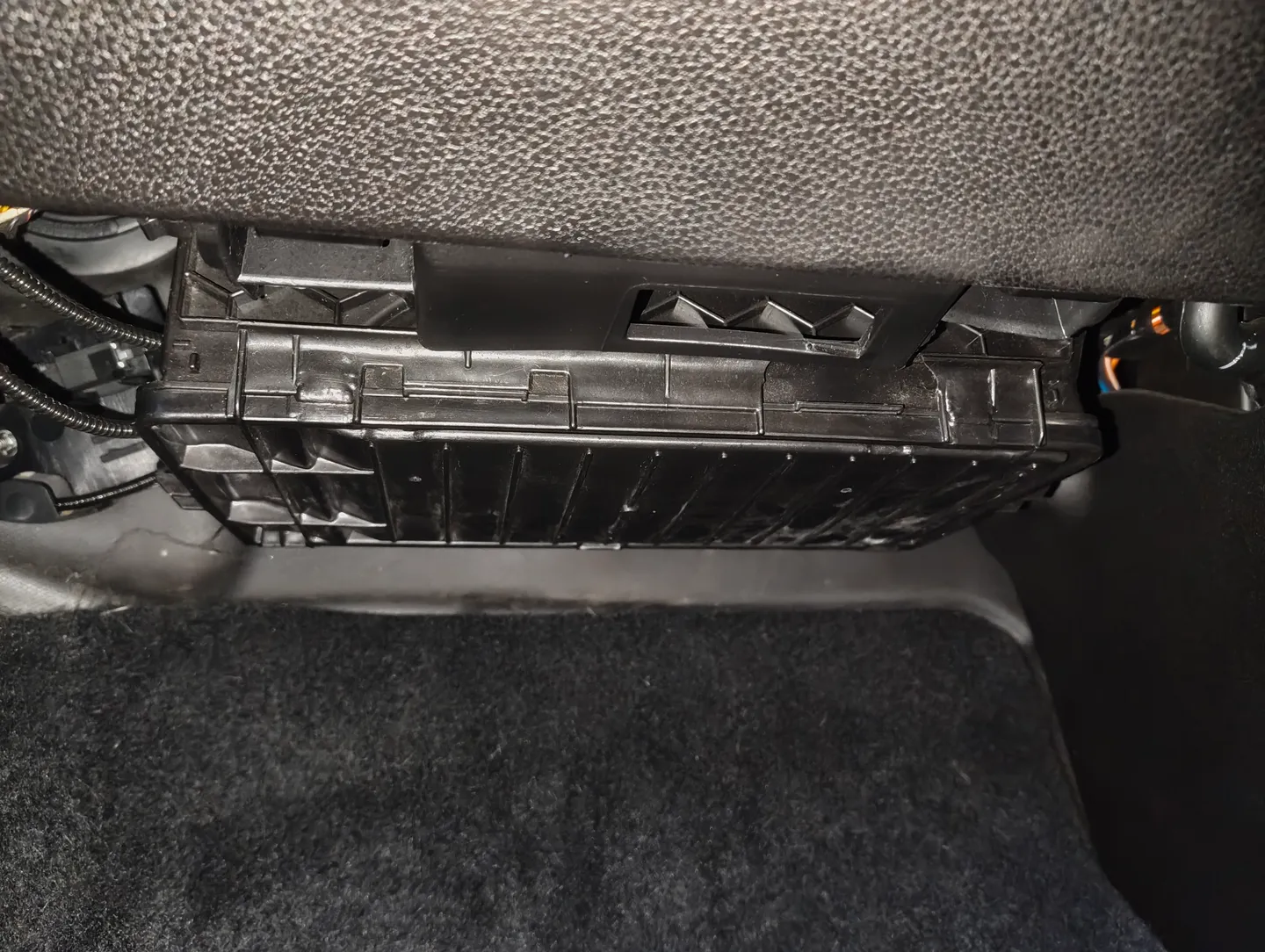 Cabin filter housing