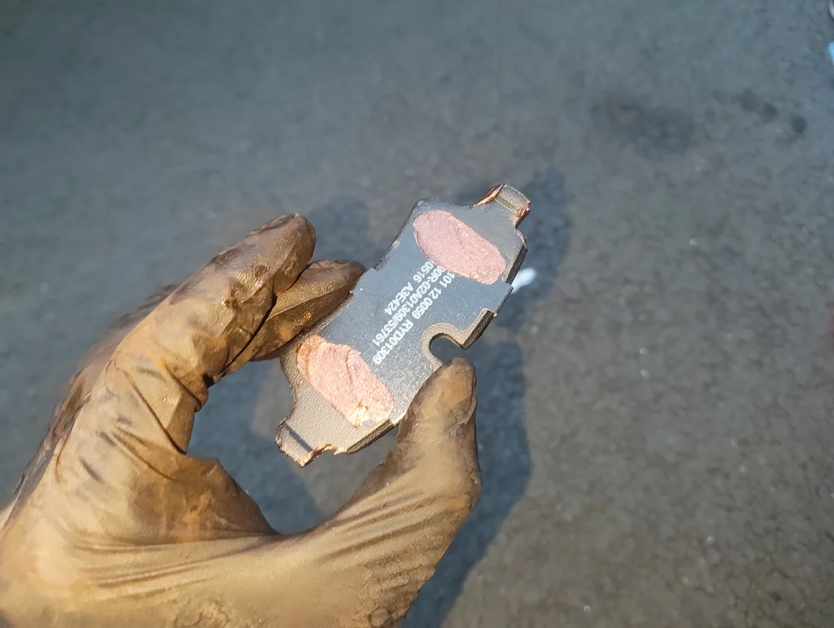 Copper grease on the outer brake pad