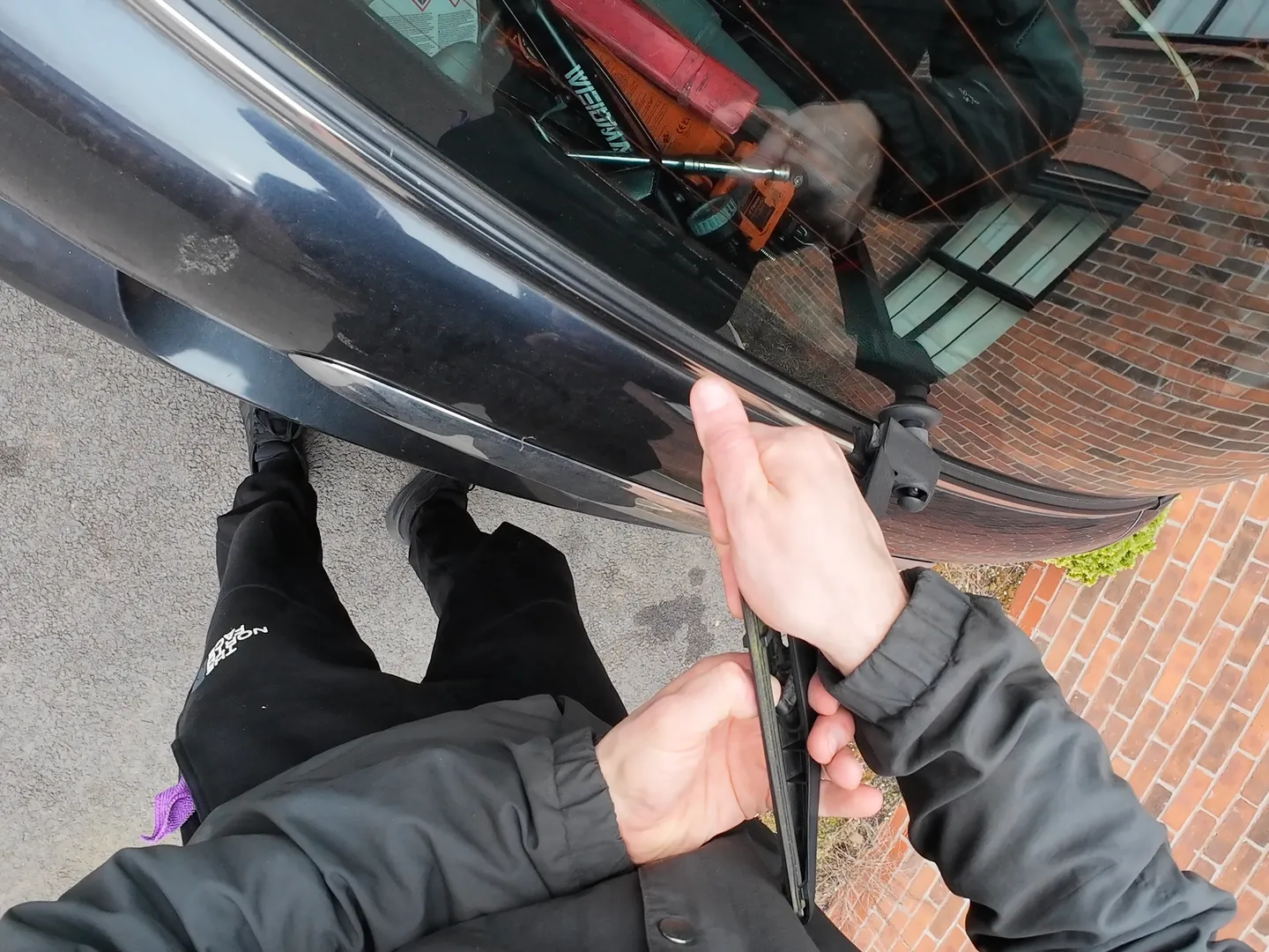 Grabbing rear wiper blade