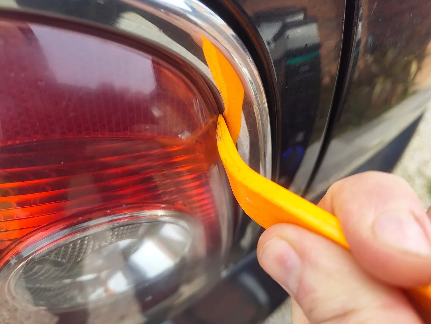Inserting pry tool into rear light trim