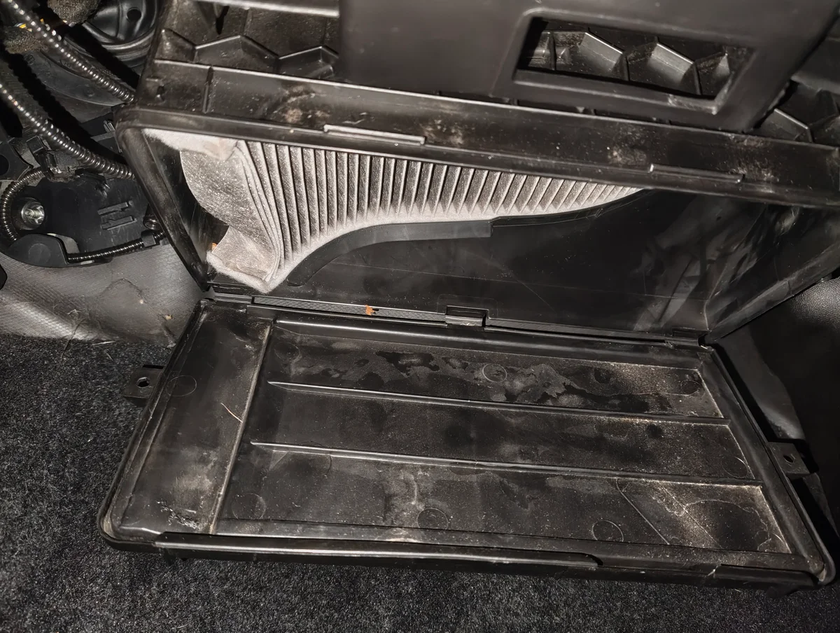 Installed cabin filter