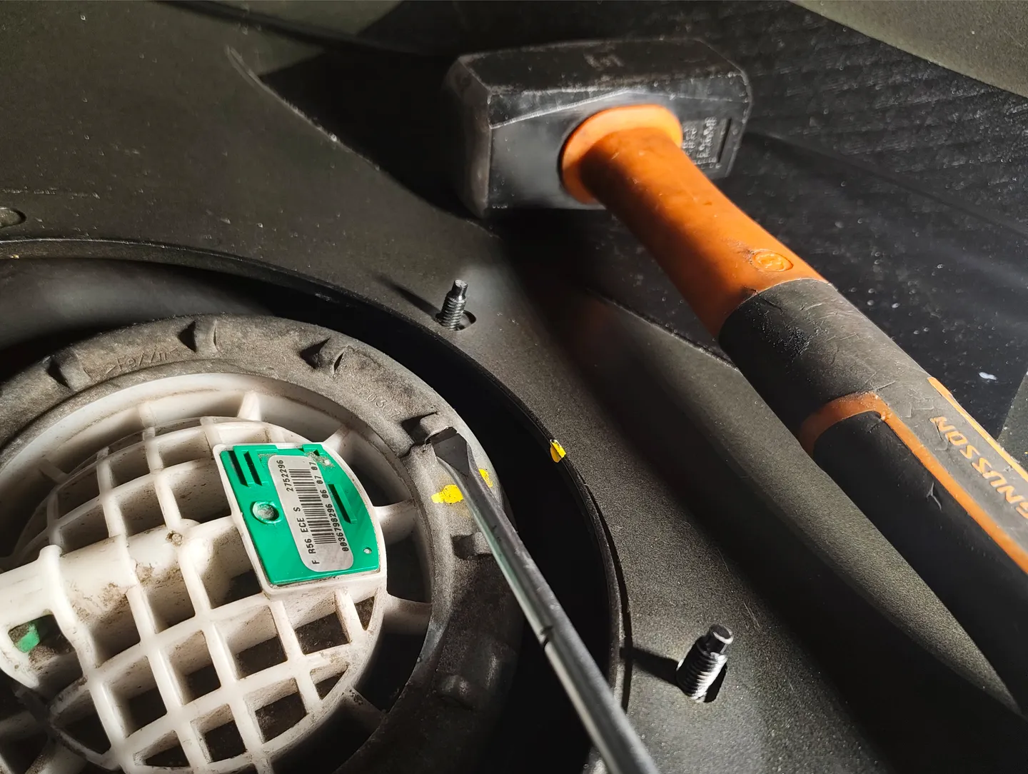 Loosening fuel filter housing fastener