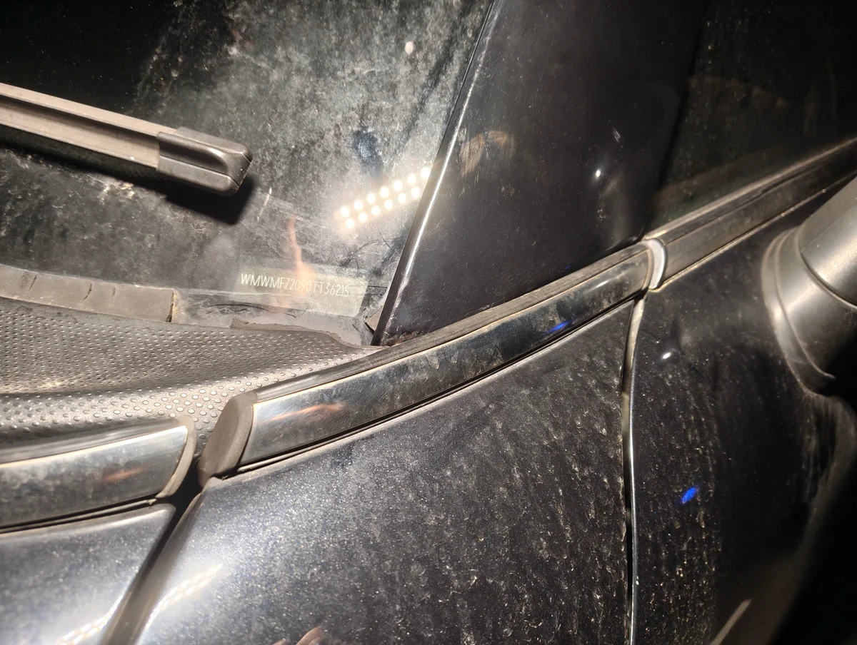 Nearside front wing trim