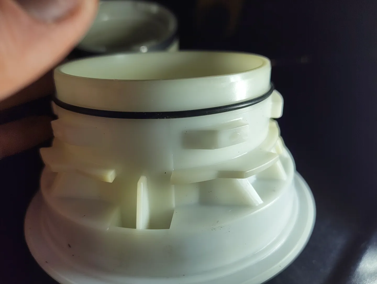 New fuel filter housing lid seal installed