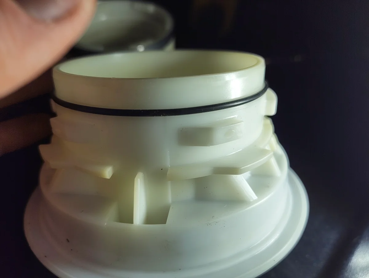 New fuel filter housing lid seal installed