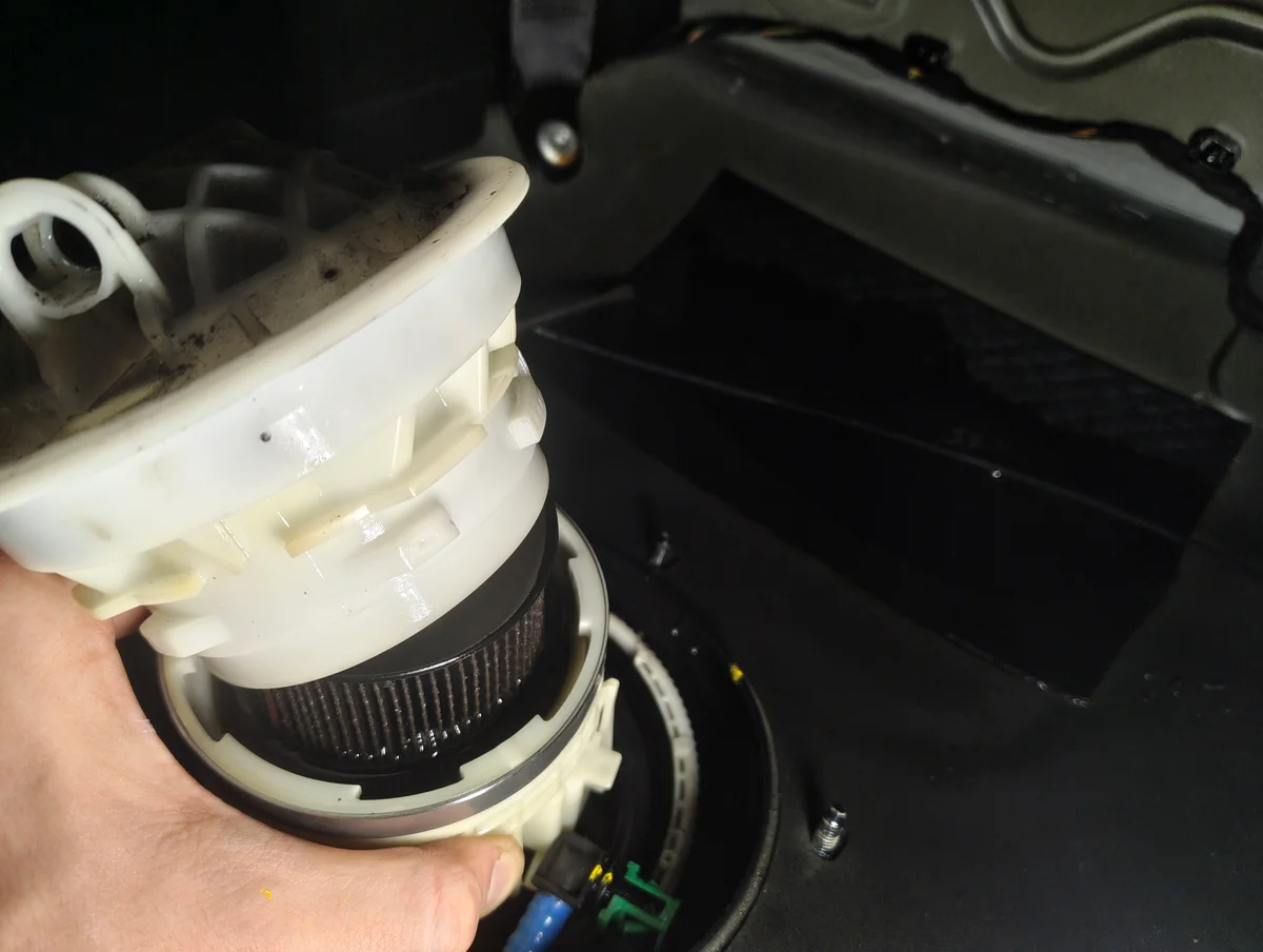 Open fuel filter housing