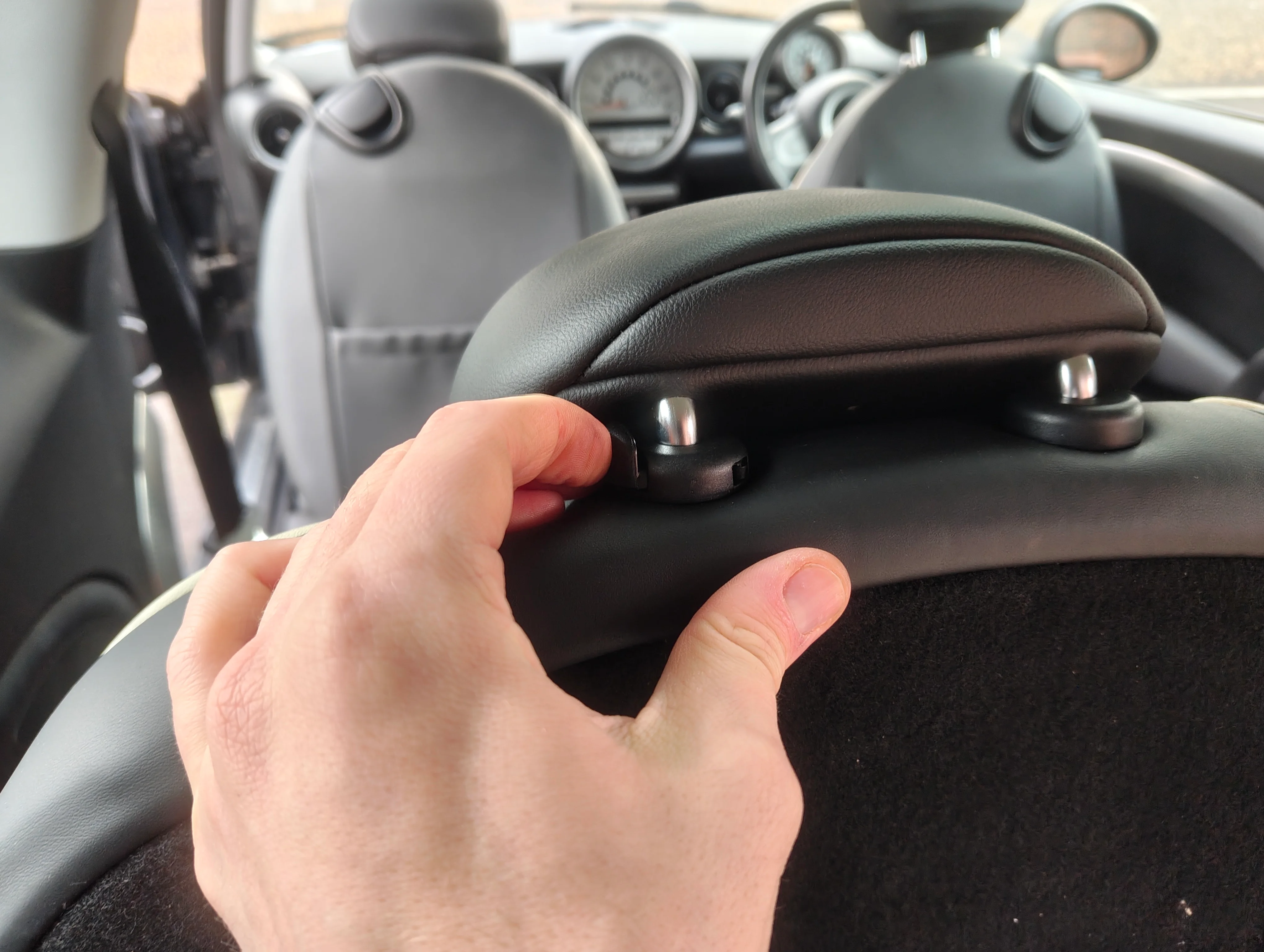 Pressing rear seat head rest button