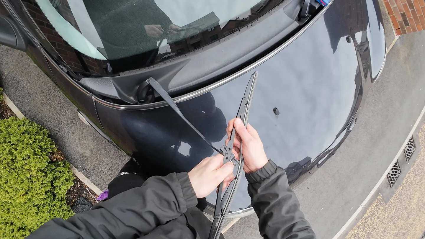 Pushing nineteen inch bosch wiper blade