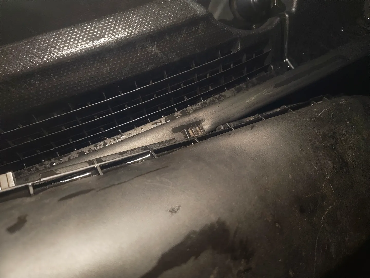 Resting air filter housing cover