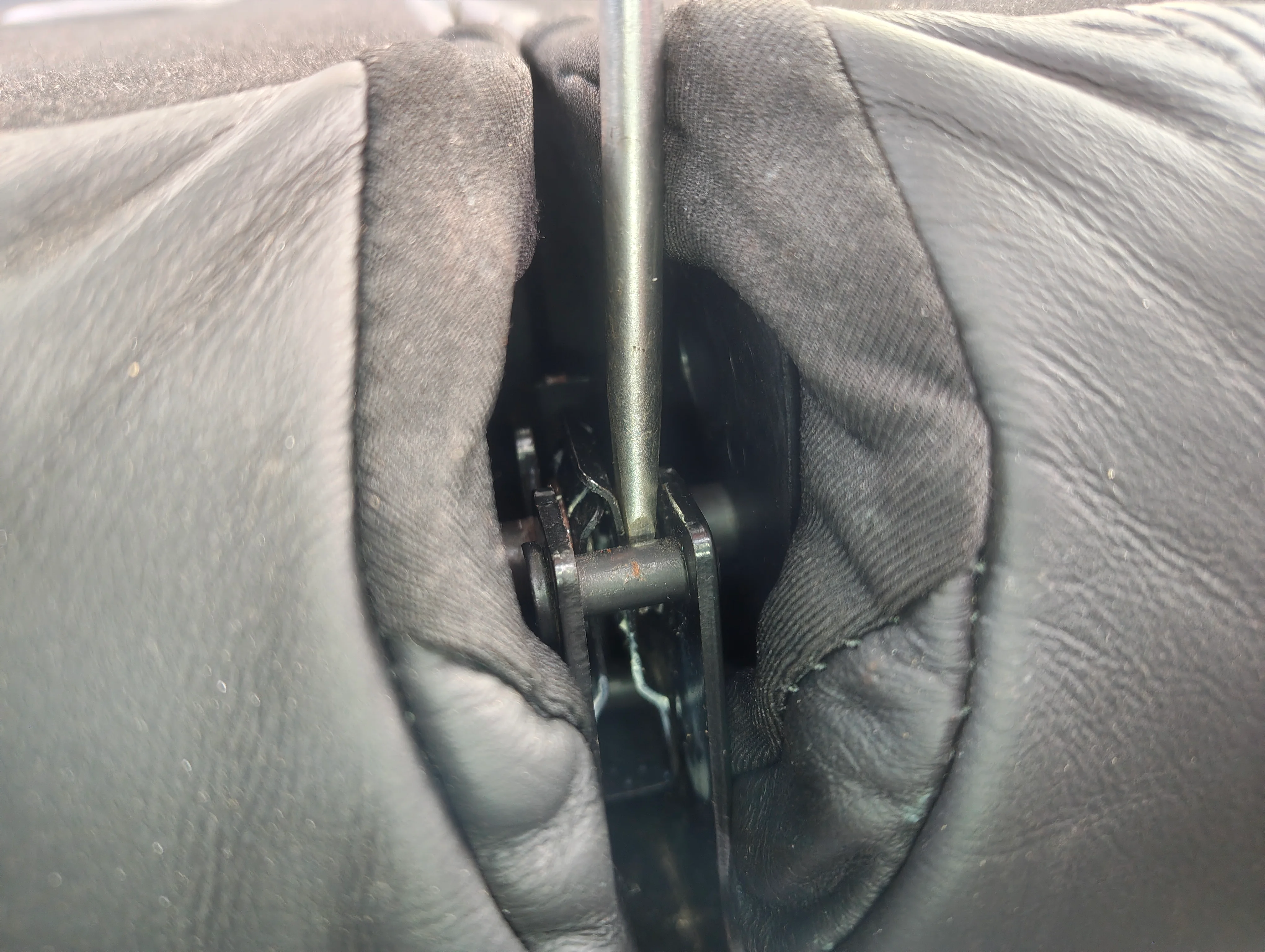 Sticking flathead inside rear seat center hinge
