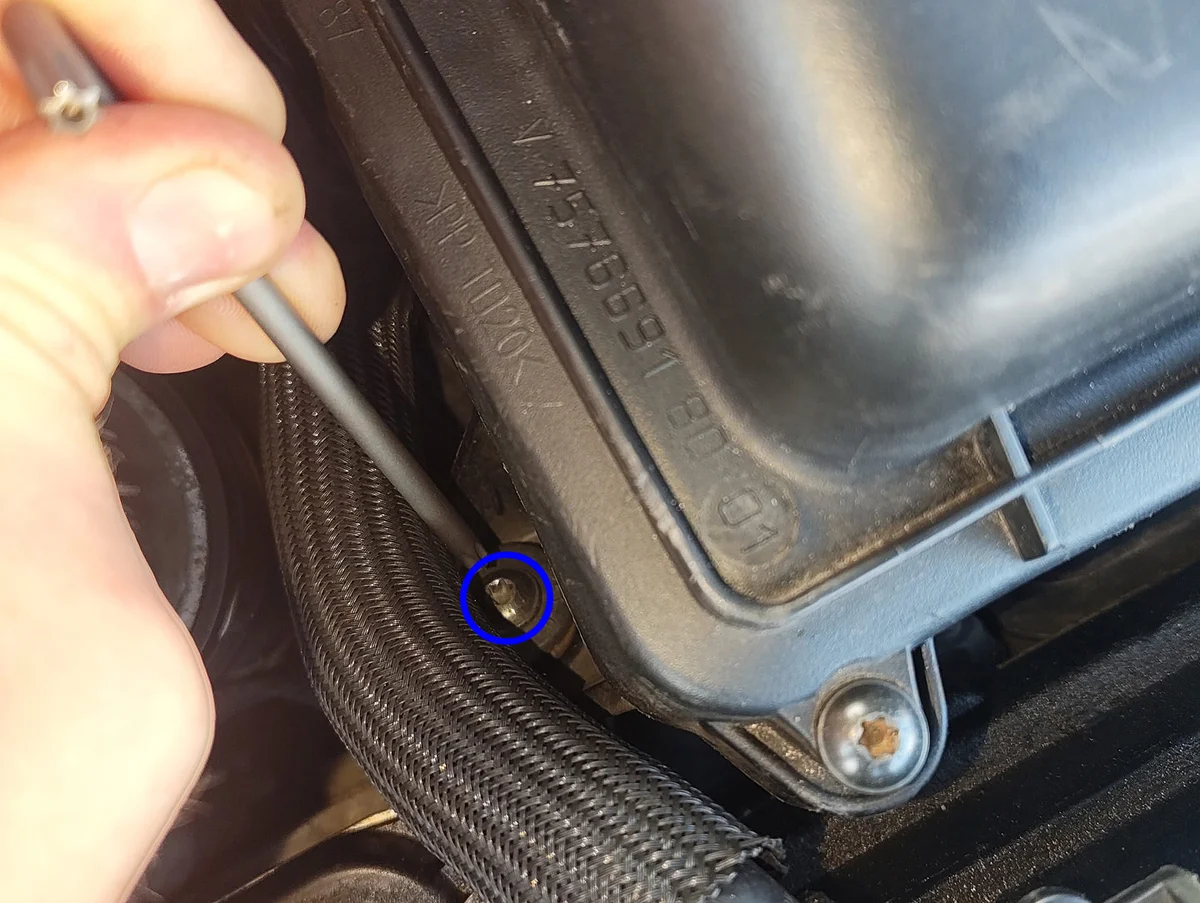 Torx 25 key being inserted into screw