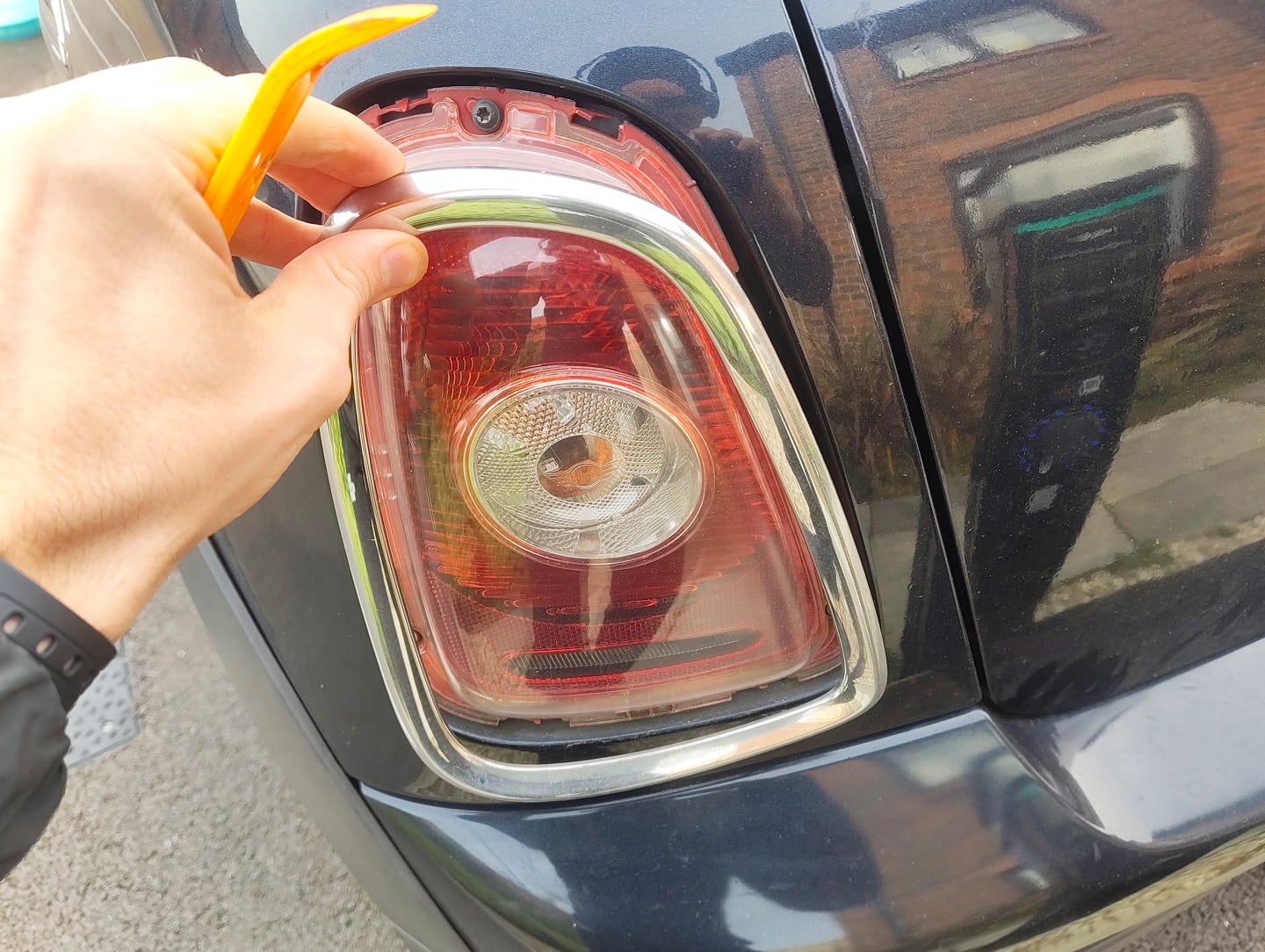 Rear light chrome trim removal
